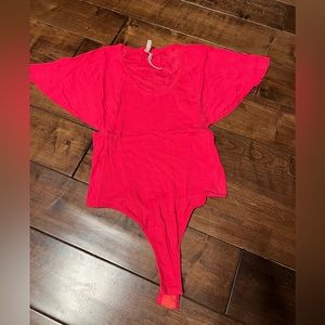 FREE PEOPLE small pink body suit with loose open sleeves.